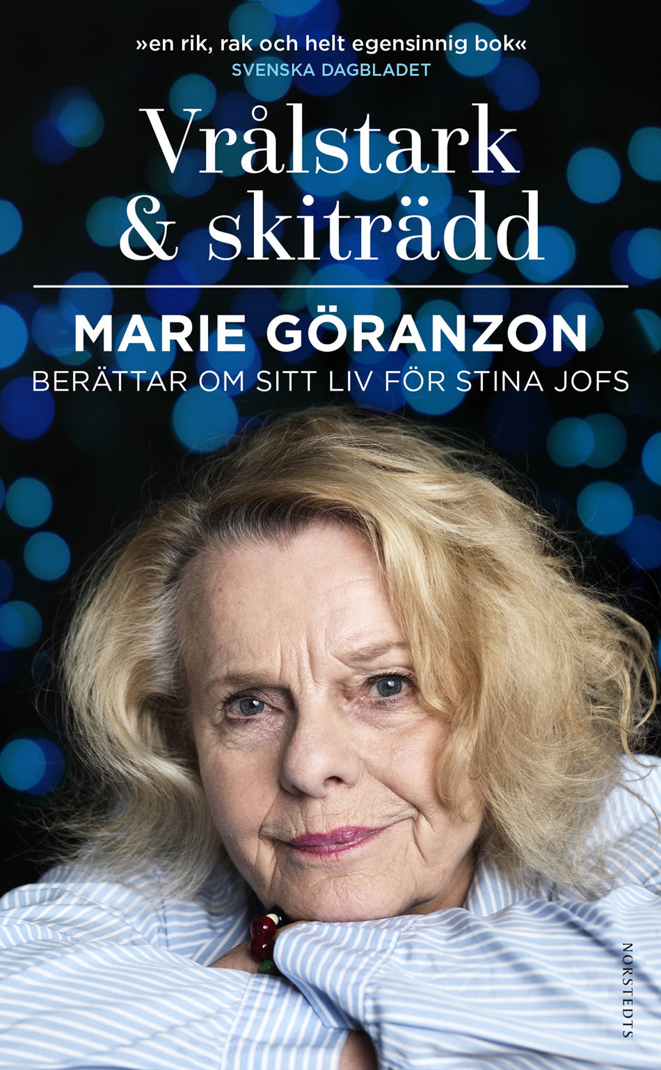 Valokuva kirjasta Stina Jofs / Marie Göranzon Vrålstark &amp; skiträdd : Marie Göranzon berättar om sitt liv för Stina Jofs, kuuluu tuoteryhmään Ruots muu tieto.