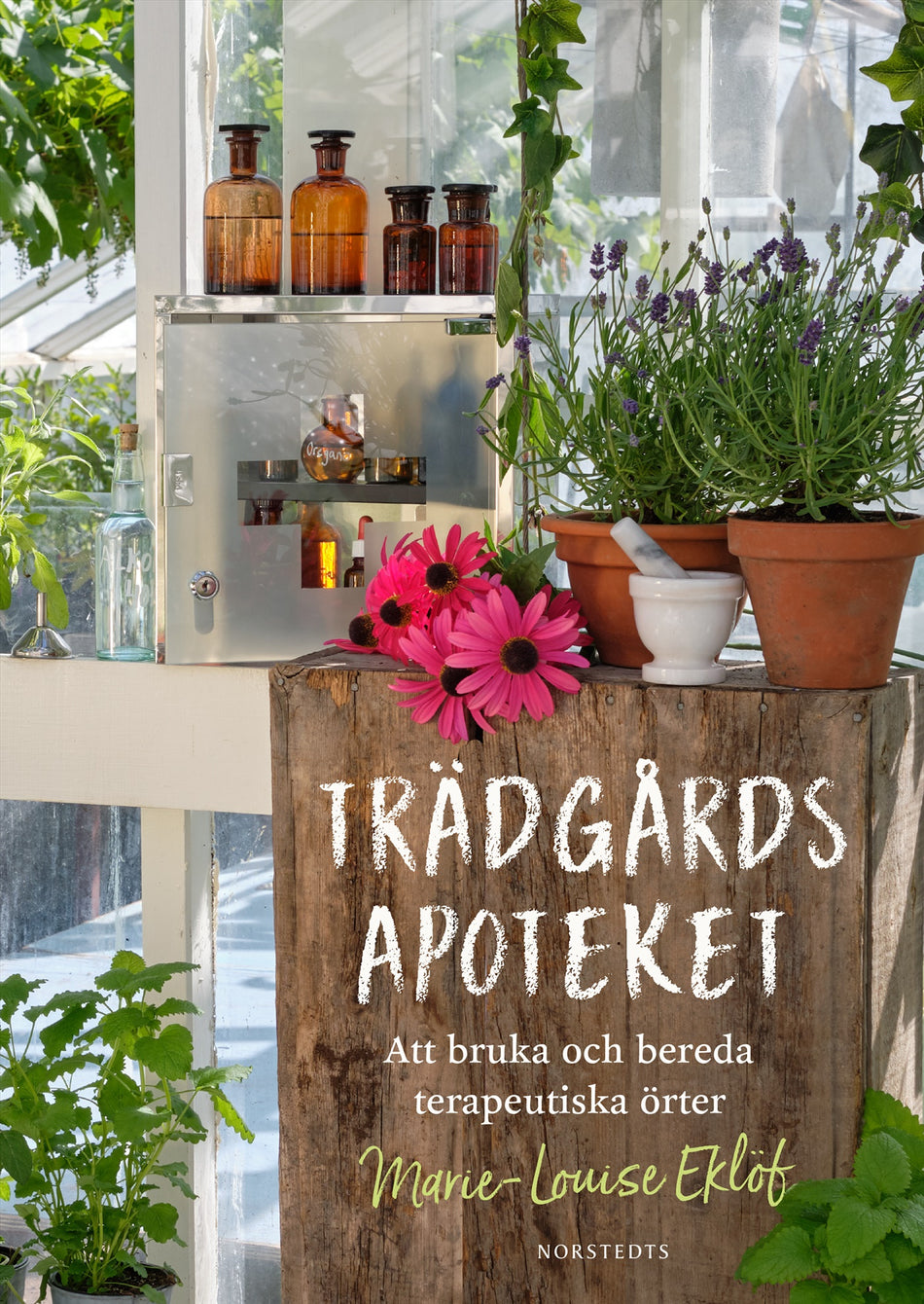 Valokuva kirjasta Marie-Louise Eklöf / Ingemar Blomqvist Trädgårdsapoteket : att bruka och bereda terapeutiska örter, kuuluu tuoteryhmään Ruots harrasteet taide.