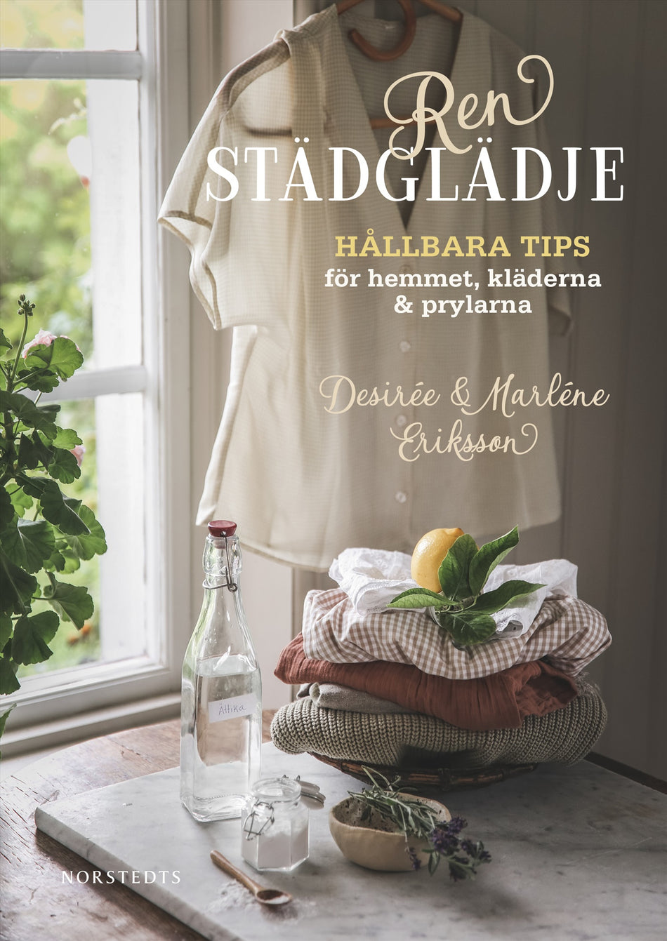 Valokuva kirjasta Marléne Eriksson / Desirée Eriksson Ren städglädje : hållbara tips för hemmet, kläderna &amp; prylarna, kuuluu tuoteryhmään Ruots harrasteet taide.