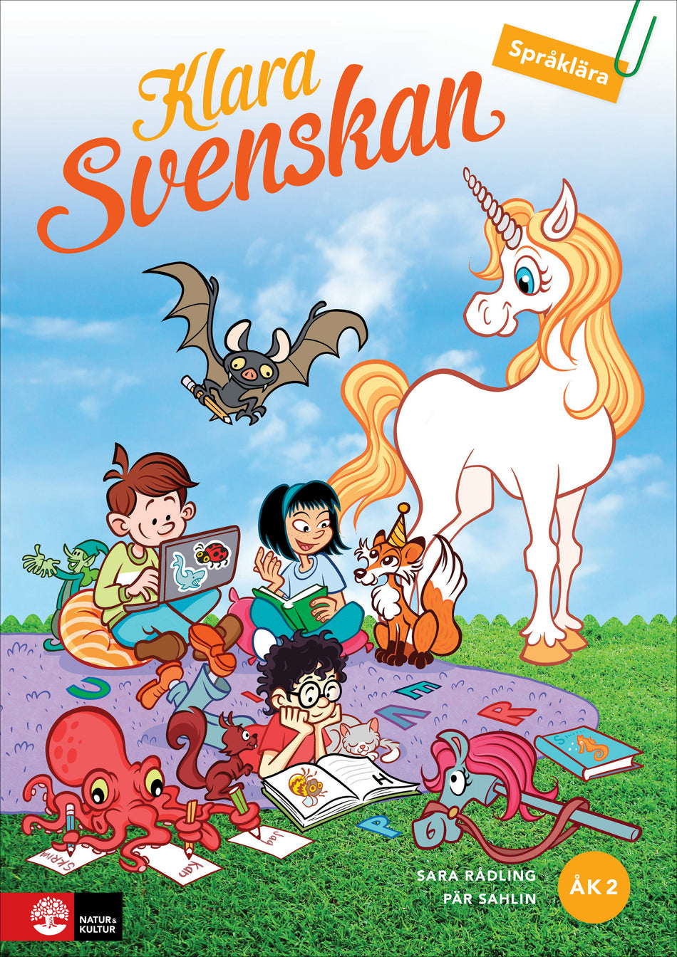 Valokuva kirjasta Sara Rådling / Pär Sahlin Klara svenskan åk 2 Elevbok Språklära med elevwebb, kuuluu tuoteryhmään Ruots lapset nuoret ja sarjakuvat.