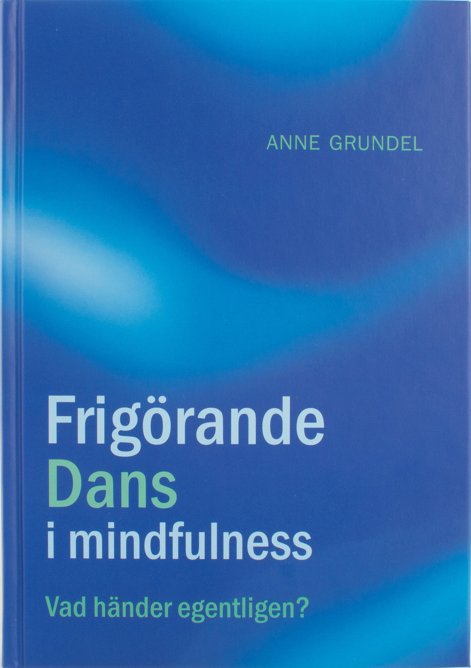 Valokuva kirjasta Anne Grundel Frigörande dans i mindfulness : vad händer egentligen?, kuuluu tuoteryhmään Ruots muu tieto.