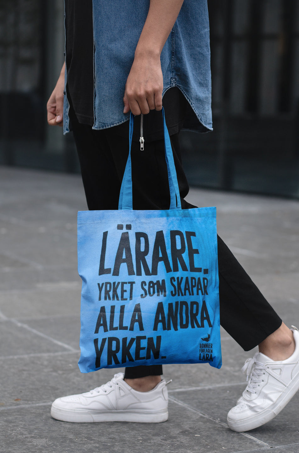 Valokuva kirjasta  Tygkasse - Lärare. Yrket som skapar alla andra yrken (blå), kuuluu tuoteryhmään Ruots harrasteet taide.