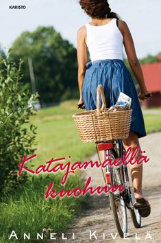 Valokuva kirjasta Anneli Kivelä Katajamäellä kuohuu, kuuluu tuoteryhmään Muut kaunokirjat.