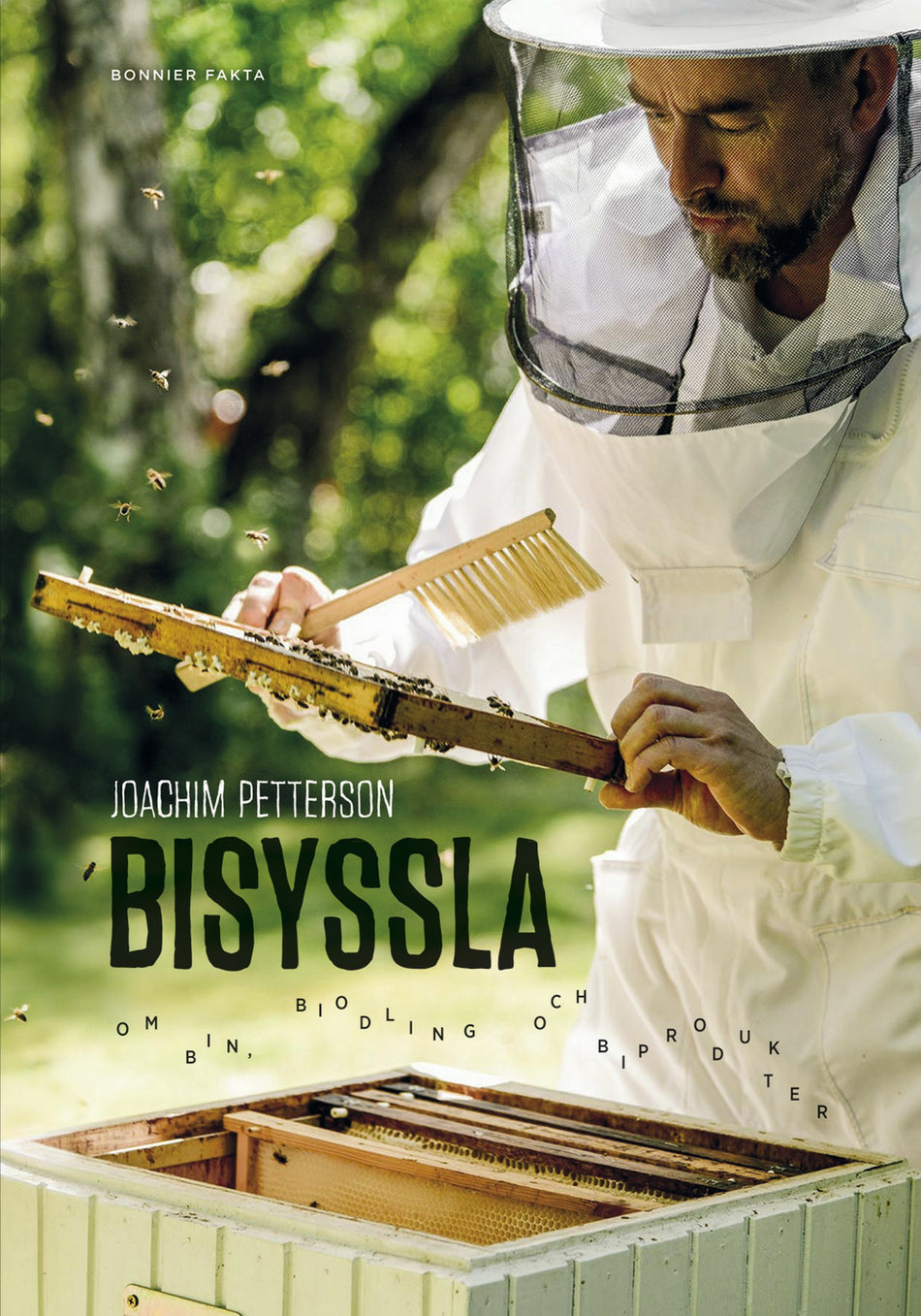 Valokuva kirjasta Joachim Petterson Bisyssla : Bin, biodling och biprodukter, kuuluu tuoteryhmään Ruots muu tieto.