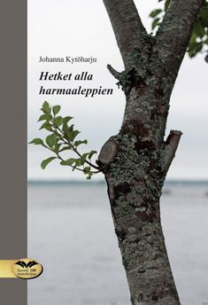 Valokuva kirjasta Johanna Kytöharju Hetket alla harmaaleppien, kuuluu tuoteryhmään Runot.