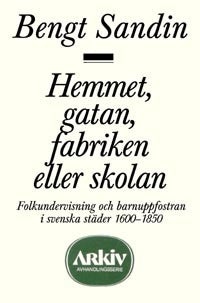 Valokuva kirjasta Bengt Sandin Hemmet, gatan, fabriken eller skolan : Folkundervisning och barnuppfostran, kuuluu tuoteryhmään Ruots muu tieto.