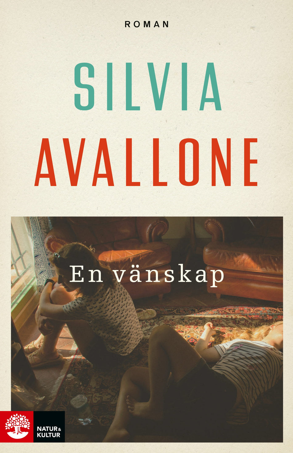 Valokuva kirjasta Silvia Avallone En vänskap, kuuluu tuoteryhmään Ruots kaunokirjat.