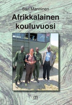 Valokuva kirjasta Sari Manninen Afrikkalainen kouluvuosi, kuuluu tuoteryhmään Elämäkerrat muistelmat.