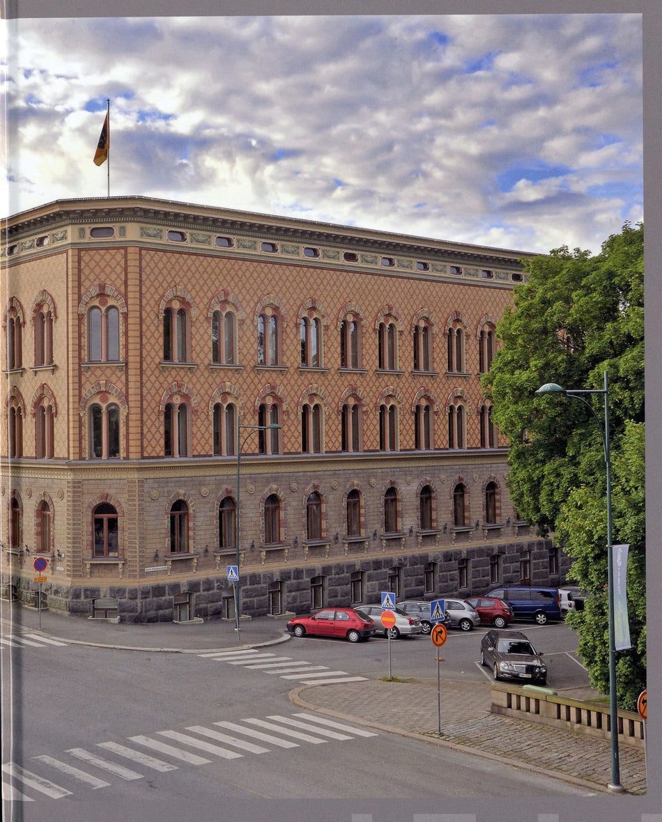 Valokuva kirjasta Sirkka-Liisa Hakala / Aarne Seppälä Junneliuksen palatsista Porin kaupungintaloksi - Från Junnelius palats till Björneborgs stadshus, kuuluu tuoteryhmään Historia.