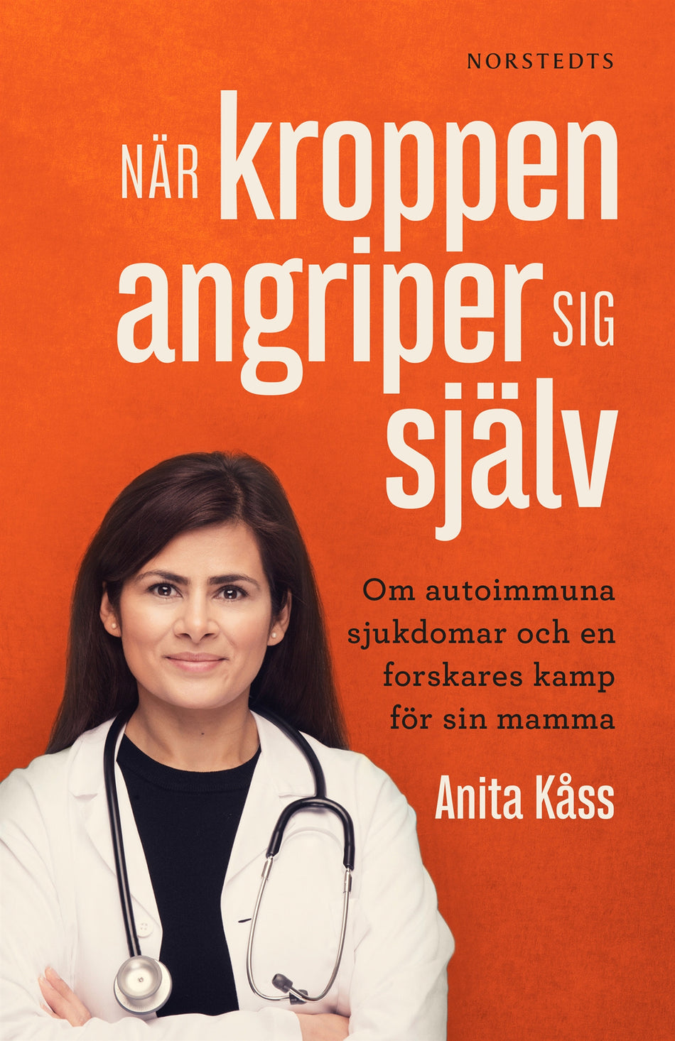 Valokuva kirjasta Anita Kåss / Jørgen Jelstad När kroppen angriper sig själv : om autoimmuna sjukdomar och en forskares kamp för sin mamma, kuuluu tuoteryhmään Ruots muu tieto.