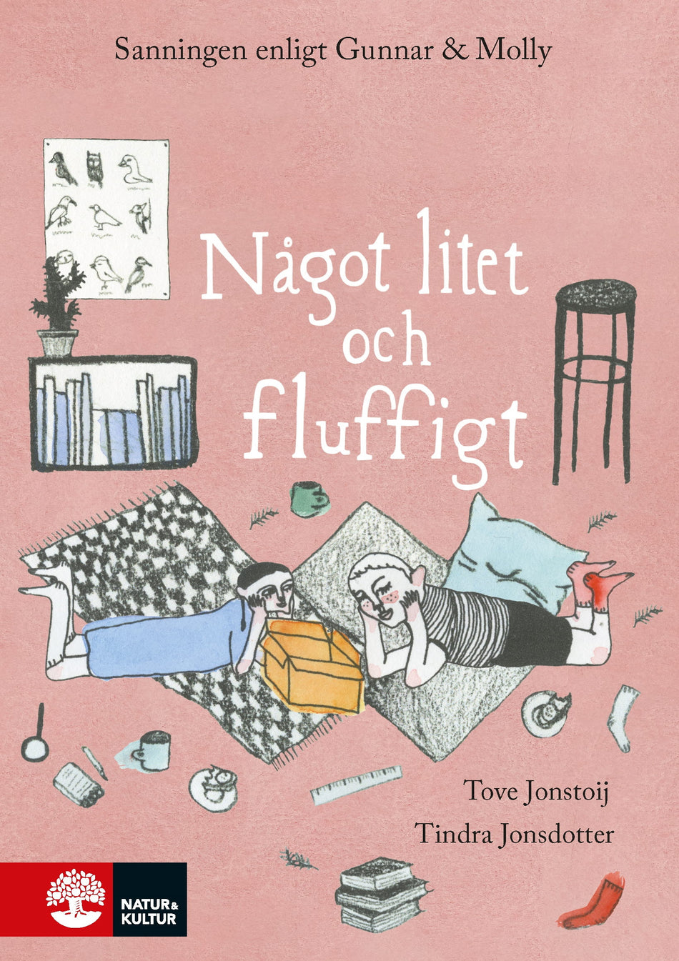 Valokuva kirjasta Tove Jonstoij Något litet och fluffigt : Sanningen enligt Gunnar och Molly, kuuluu tuoteryhmään Ruots lapset nuoret ja sarjakuvat.