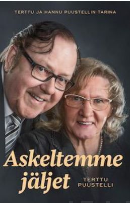 Valokuva kirjasta Terttu Puustelli Askeltemme jäljet, kuuluu tuoteryhmään Elämäkerrat muistelmat.