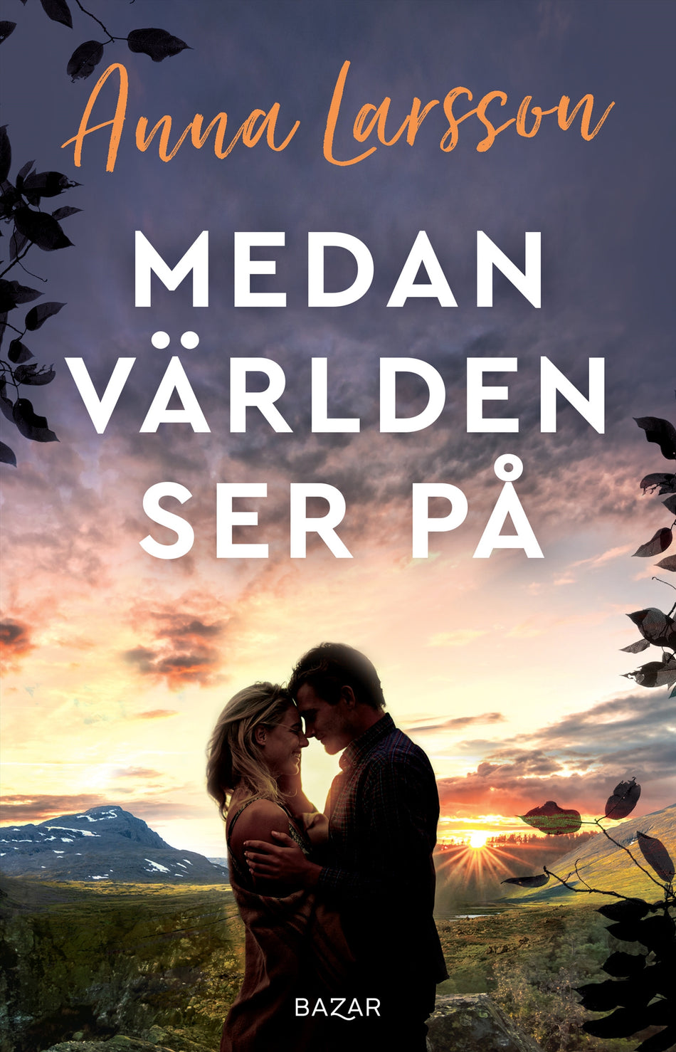 Valokuva kirjasta Anna Larsson Medan världen ser på, kuuluu tuoteryhmään Ruots kaunokirjat.