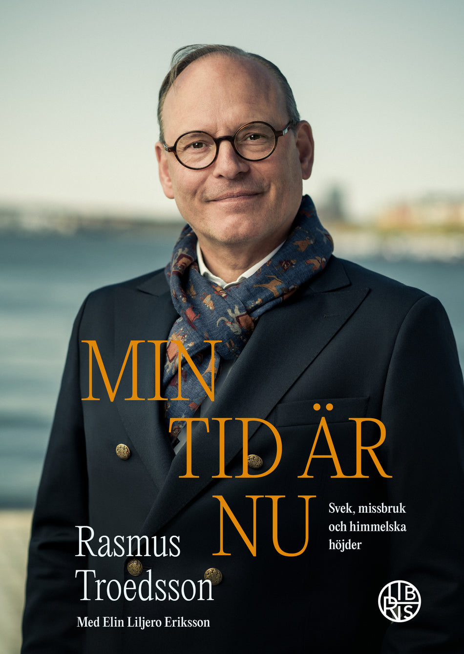 Valokuva kirjasta Rasmus Troedsson / Elin Liljero Eriksson Min tid är nu : svek, missbruk och himmelska höjder, kuuluu tuoteryhmään Ruots muu tieto.
