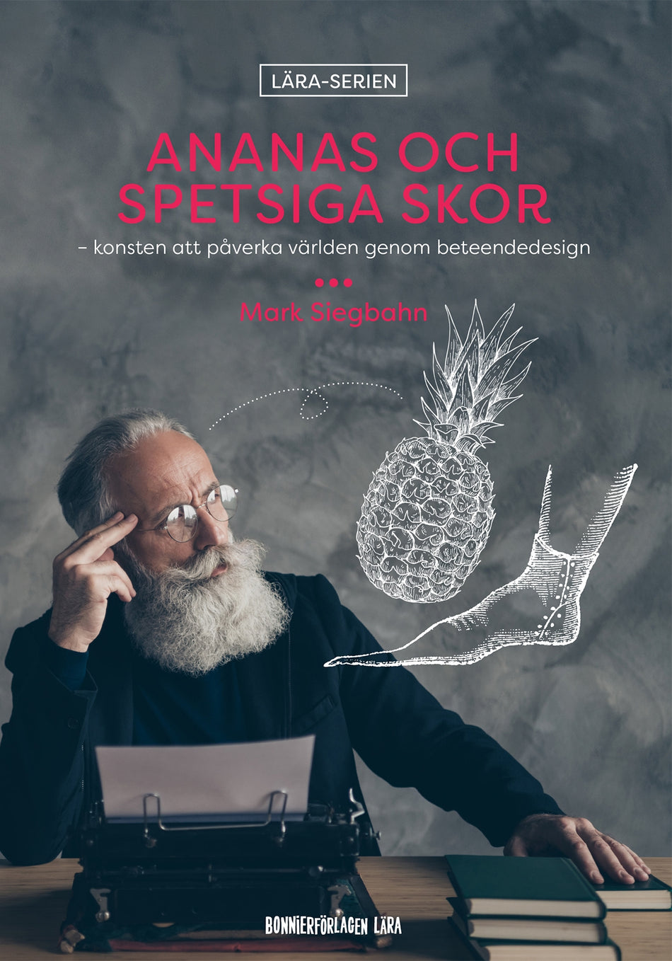 Valokuva kirjasta Mark Siegbahn Ananas och spetsiga skor – konsten att påverka världen genom beteendedesign, kuuluu tuoteryhmään Ruots muu tieto.