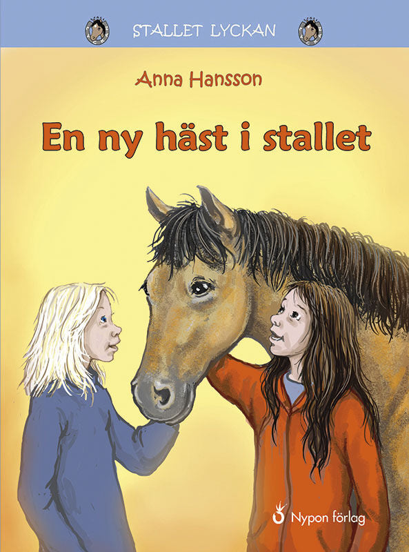 Valokuva kirjasta Anna Hansson En ny häst i stallet, kuuluu tuoteryhmään Ruots lapset nuoret ja sarjakuvat.