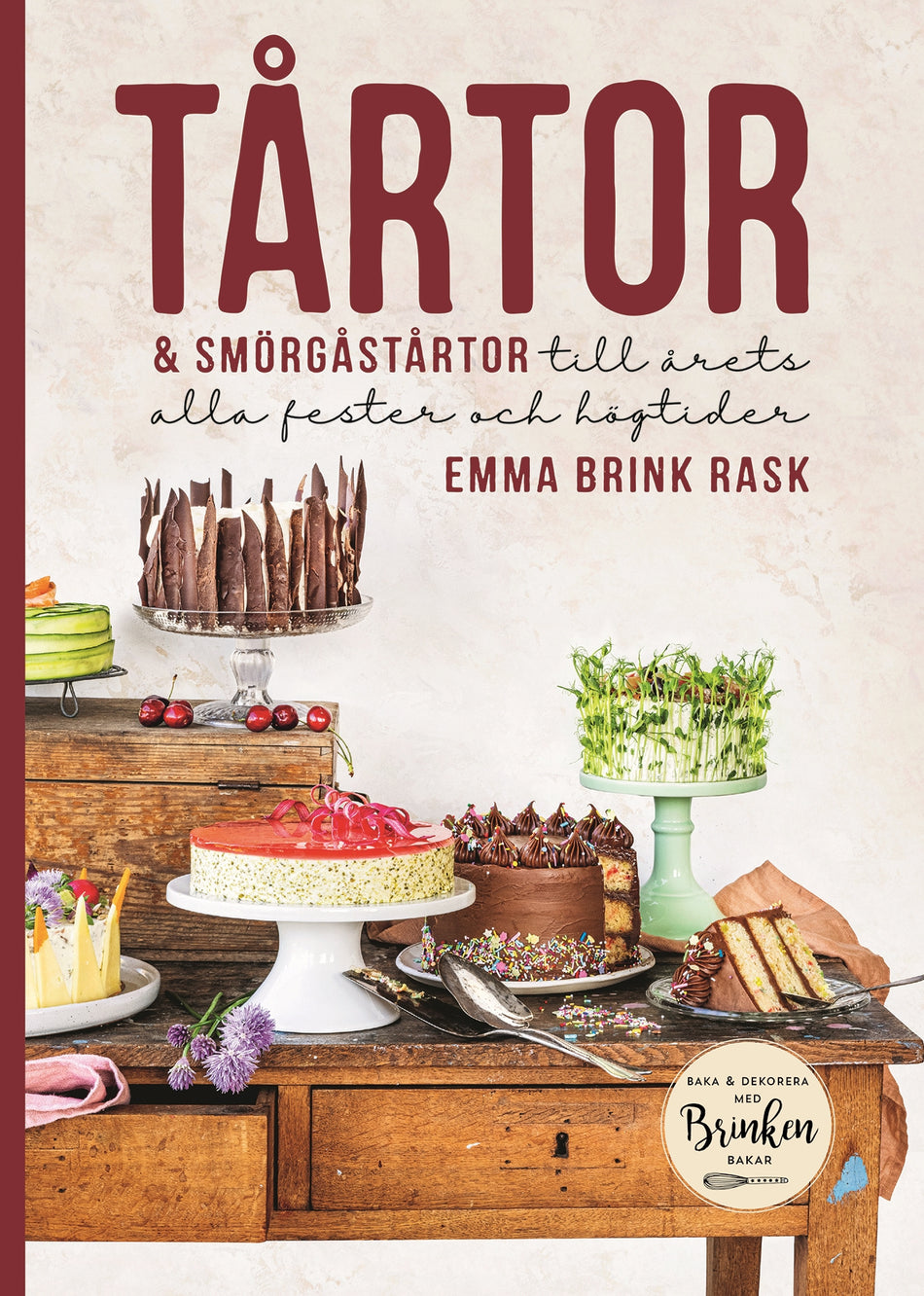 Valokuva kirjasta Emma Brink Rask Tårtor &amp; smörgåstårtor : till årets alla fester och högtider, kuuluu tuoteryhmään Ruots harrasteet taide.