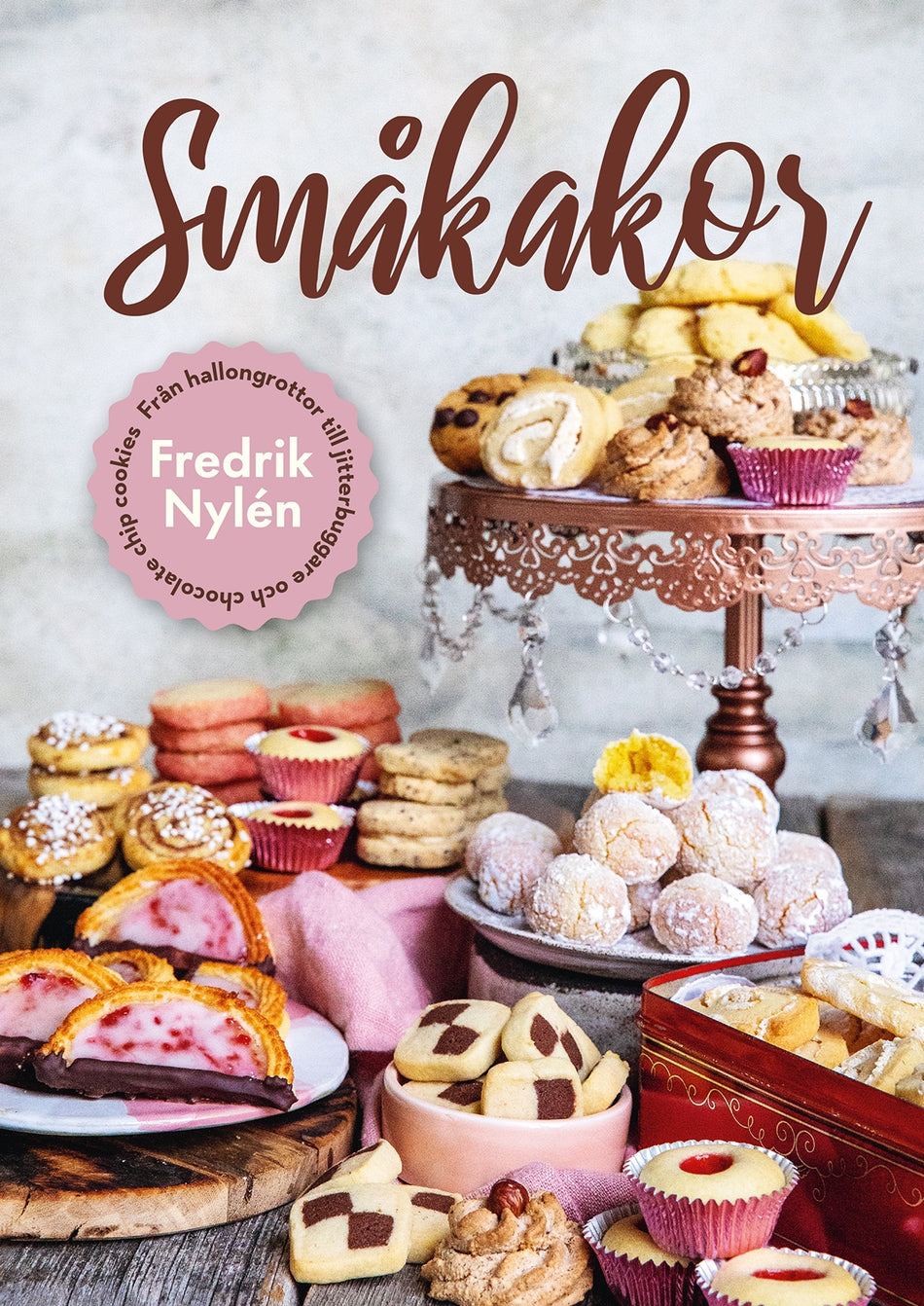 Valokuva kirjasta Fredrik Nylén Småkakor : Från hallongrottor till jitterbuggare och chocolate chip cookies, kuuluu tuoteryhmään Ruots harrasteet taide.