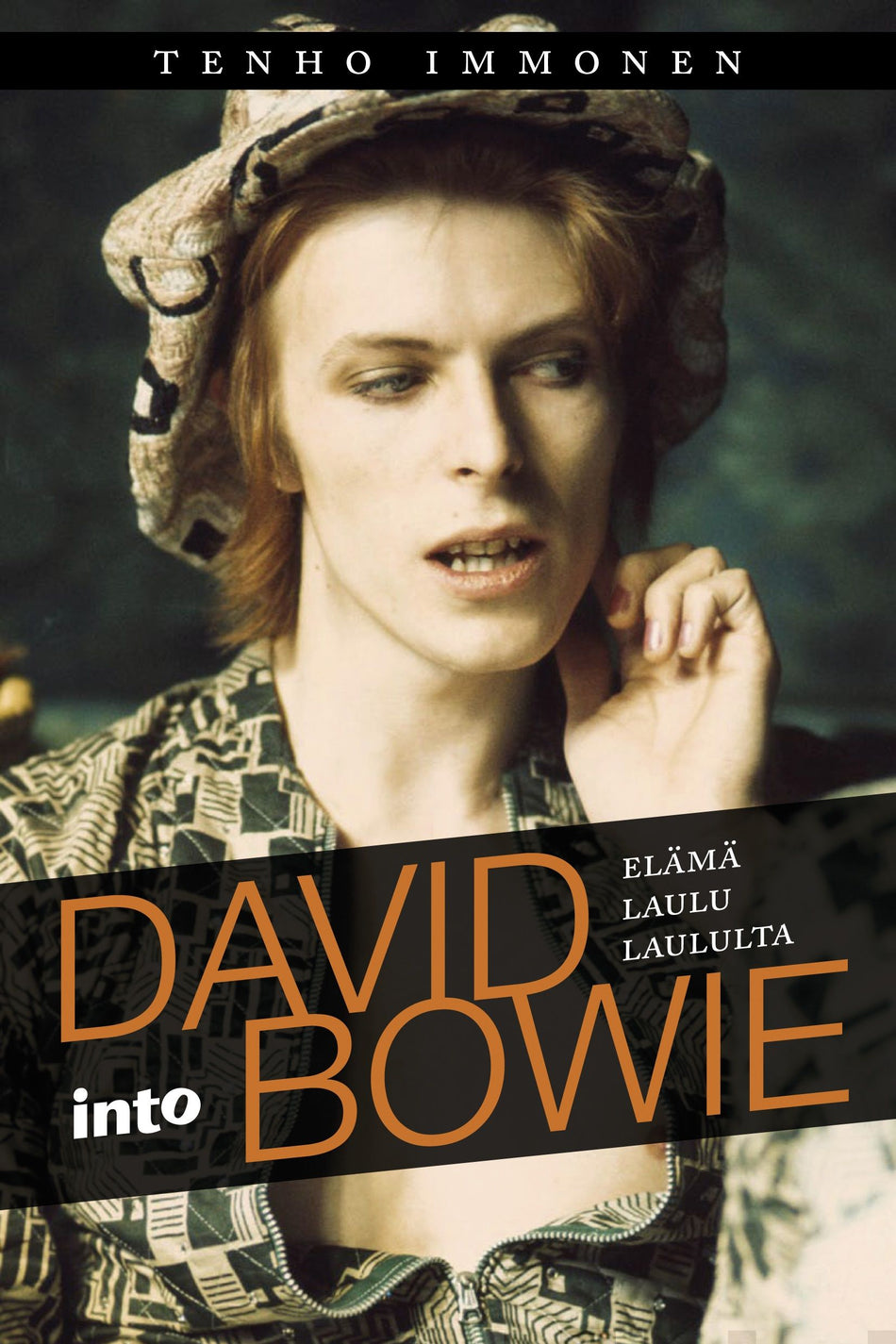 Valokuva kirjasta Tenho Immonen David Bowie, kuuluu tuoteryhmään Musiikki.