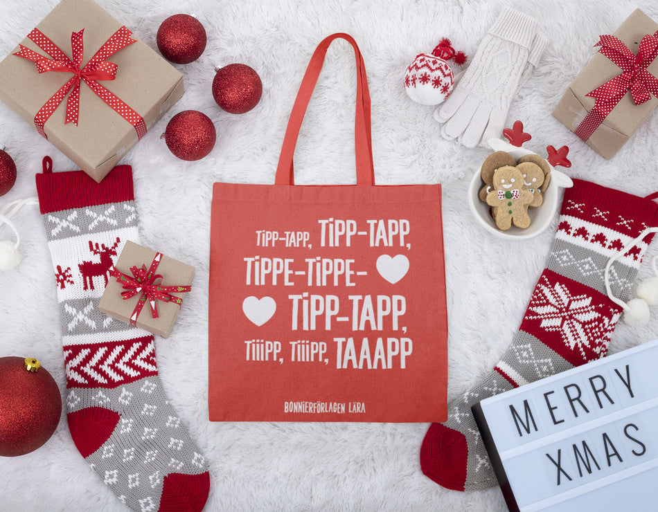Valokuva kirjasta Bonnierförlagen Lära Tygkasse - Tipp tapp (röd), kuuluu tuoteryhmään Ruots harrasteet taide.