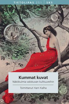 Valokuva kirjasta  Kummat kuvat, kuuluu tuoteryhmään Taiteet.