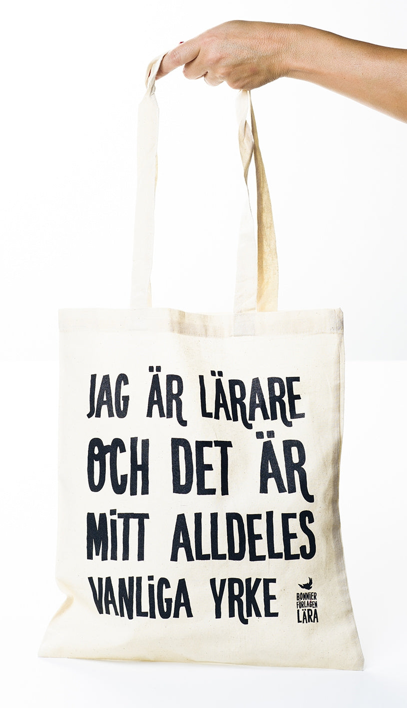 Valokuva kirjasta  Tygkasse: Jag är lärare och det är mitt alldeles vanliga yrke (natur), kuuluu tuoteryhmään Ruots harrasteet taide.