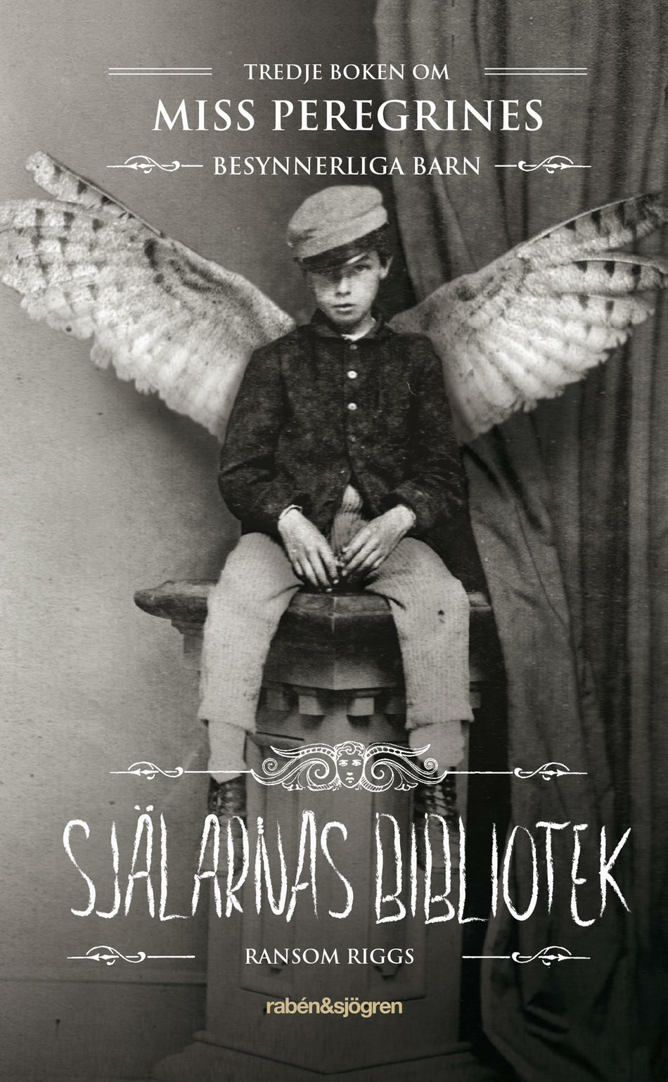 Valokuva kirjasta Ransom Riggs Själarnas bibliotek, kuuluu tuoteryhmään Ruots lapset nuoret ja sarjakuvat.