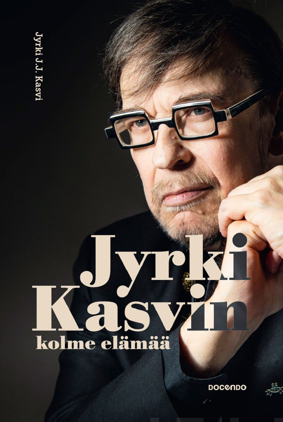 Valokuva kirjasta Jyrki J. J. Kasvi Jyrki Kasvin kolme elämää, kuuluu tuoteryhmään E-kirjat tieto.