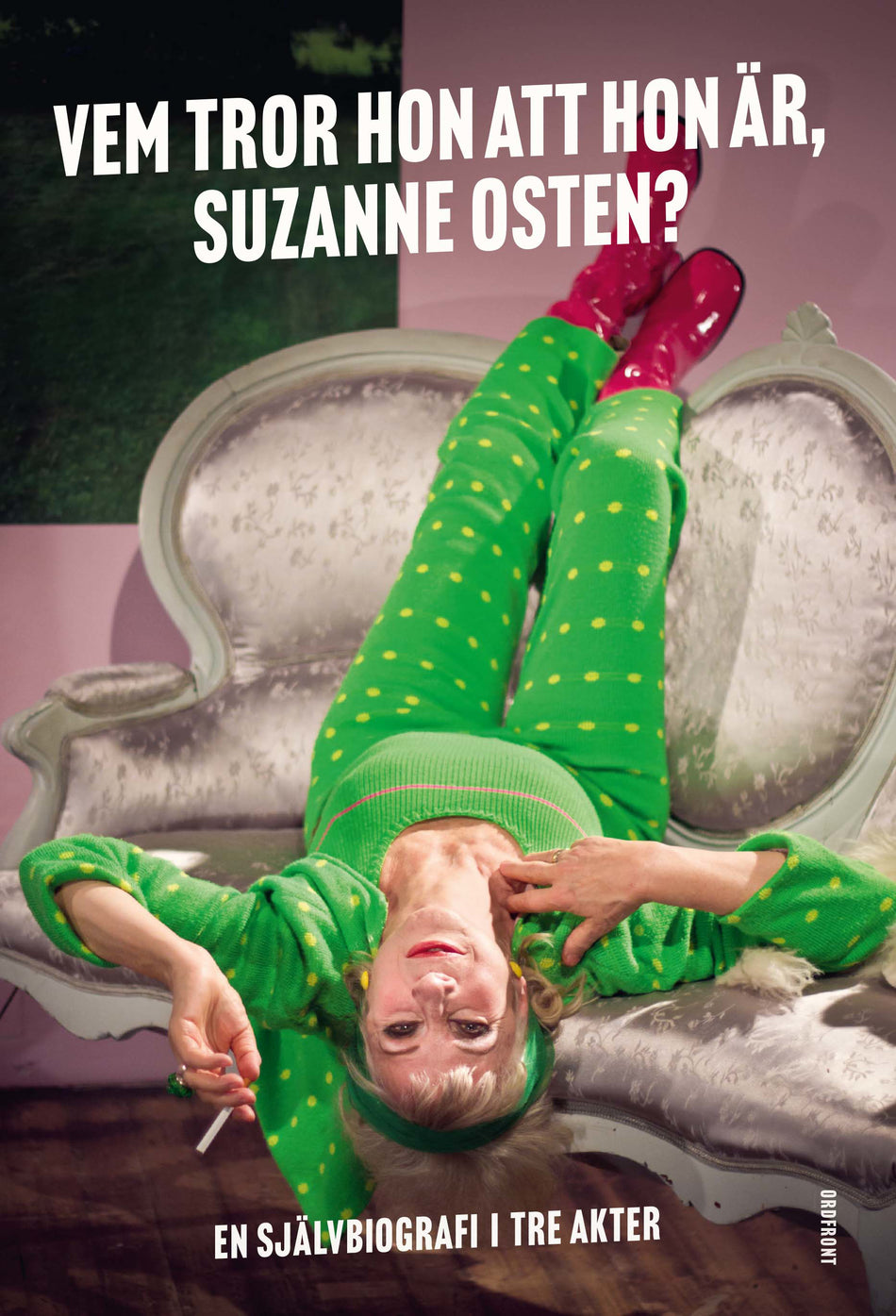 Valokuva kirjasta Suzanne Osten Vem tror hon att hon är, Suzanne Osten? : en självbiografi i tre akter, kuuluu tuoteryhmään Ruots muu tieto.