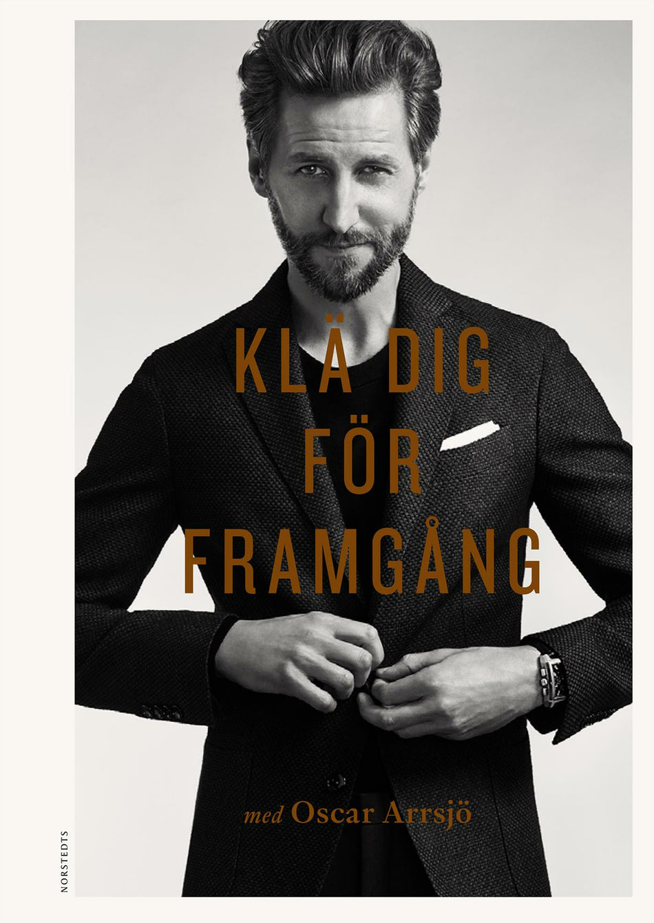 Valokuva kirjasta Oscar Arrsjö Klä dig för framgång med Oscar Arrsjö, kuuluu tuoteryhmään Ruots harrasteet taide.