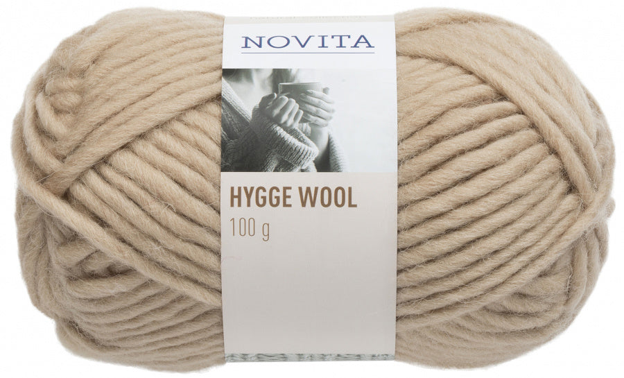 Valokuva tuotteesta Lanka Hygge Wool vehnä 024 Novita, kuuluu tuoteryhmään Käsityötarvikkeet.