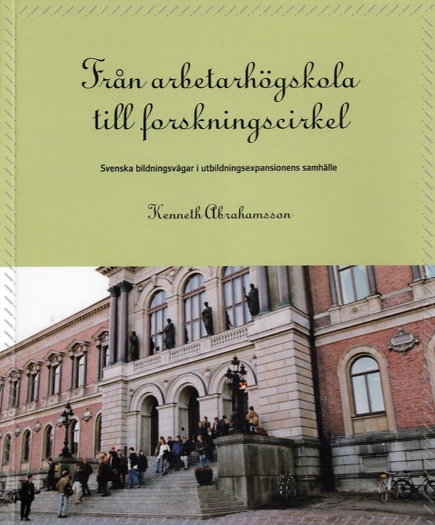 Valokuva kirjasta Kenneth Abrahamsson Från arbetarhögskola till forskningscirkel : svenska bildningsvägar i utbildningsexpansionens samhälle, kuuluu tuoteryhmään Ruots muu tieto.