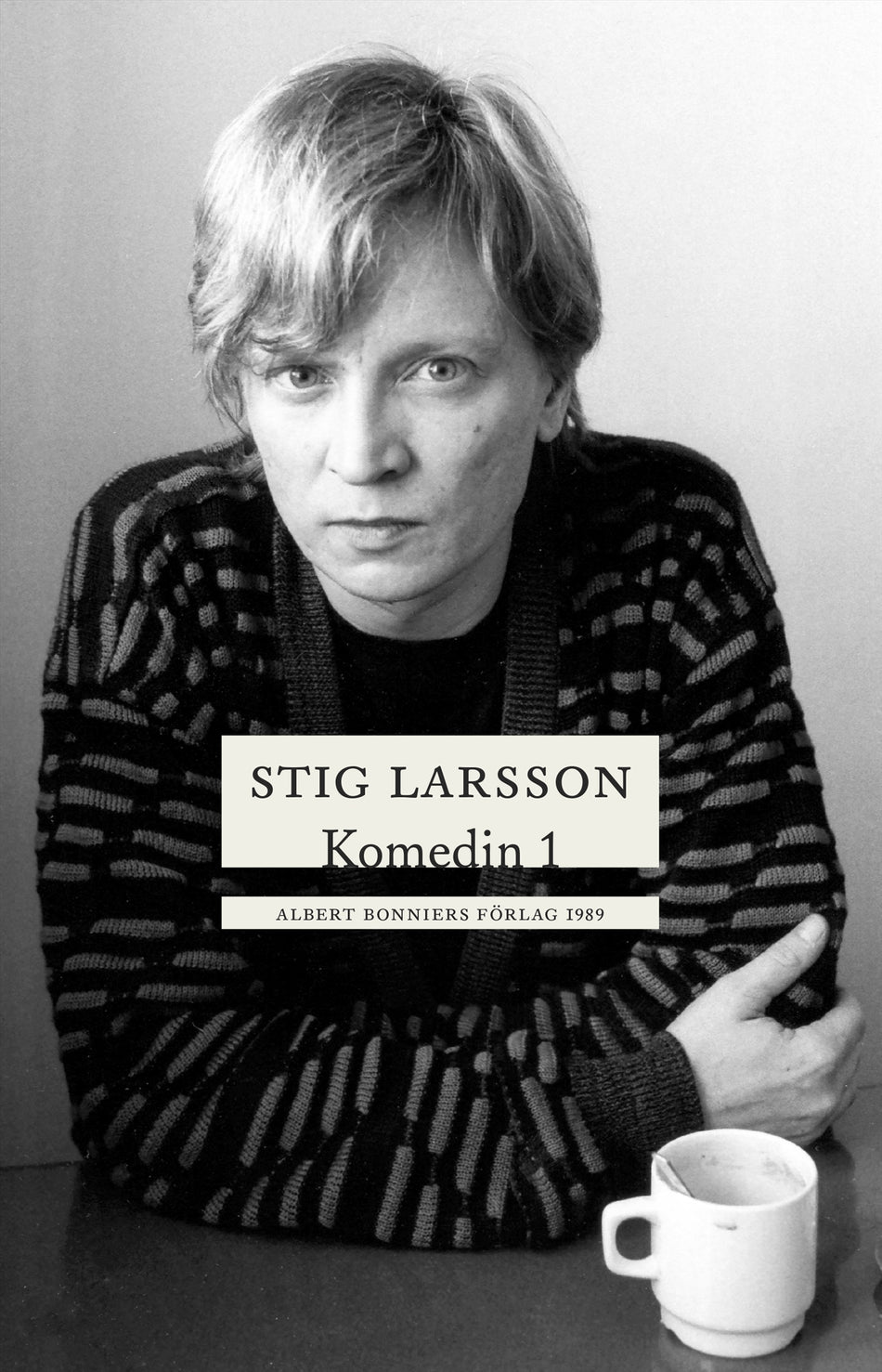 Valokuva kirjasta Stig Larsson Komedin 1, kuuluu tuoteryhmään Ruots kaunokirjat.