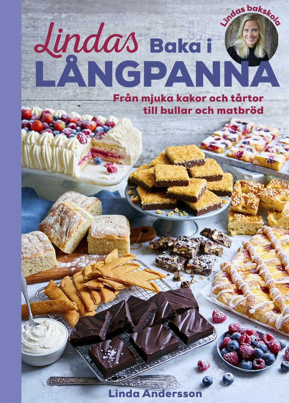Valokuva kirjasta Linda Andersson Lindas baka i långpanna : från mjuka kakor och tårtor till bullar och matbröd, kuuluu tuoteryhmään Ruots harrasteet taide.