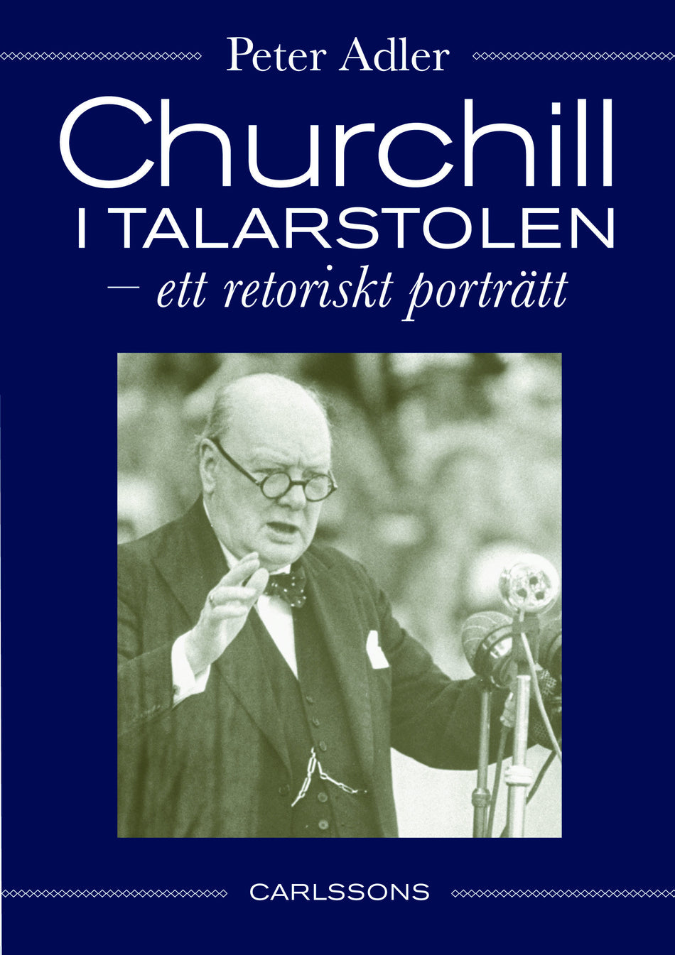 Valokuva kirjasta Peter Adler Churchill i talarstolen : ett retoriskt porträtt, kuuluu tuoteryhmään Ruots muu tieto.