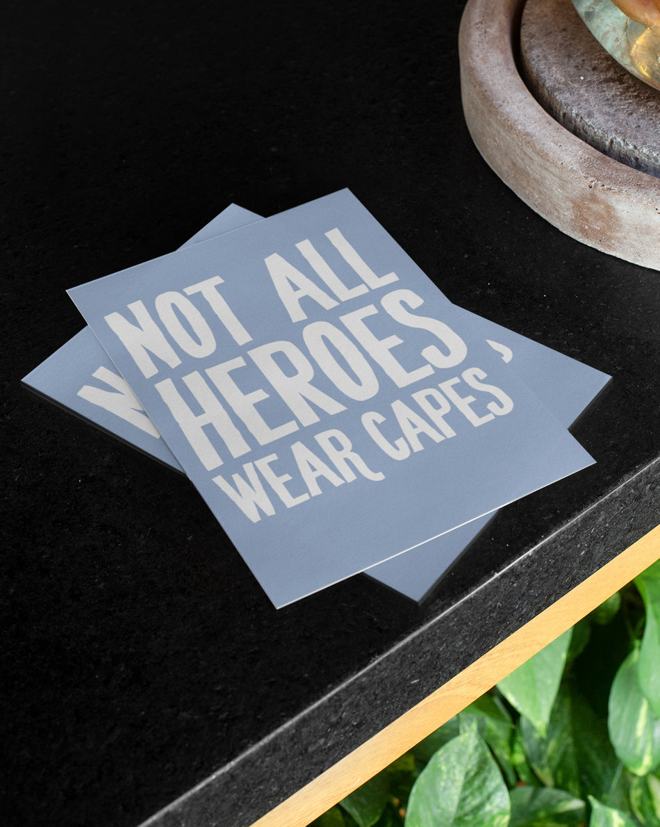 Valokuva kirjasta  Vykort: Not all heroes wear capes, 5-pack, kuuluu tuoteryhmään Ruots harrasteet taide.