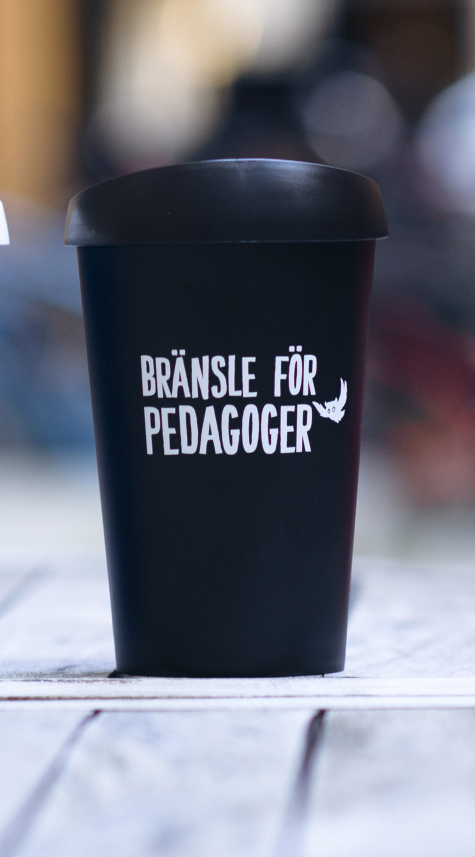 Valokuva kirjasta  Mugg Thermo - Bränsle för pedagoger (svart), kuuluu tuoteryhmään Ruots harrasteet taide.