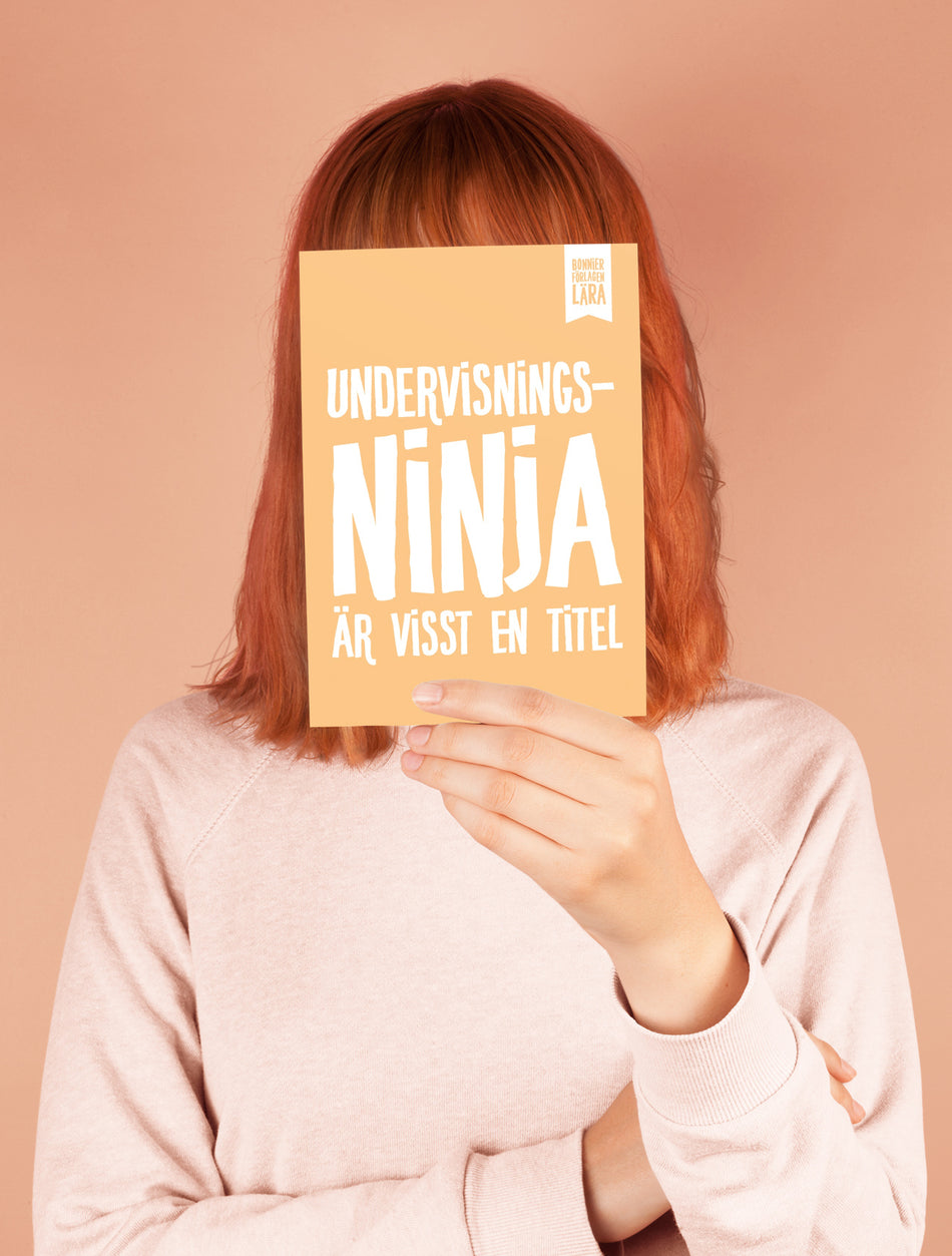 Valokuva kirjasta  Anteckningsbok: Undervisningsninja är visst en titel (randig), kuuluu tuoteryhmään Ruots harrasteet taide.