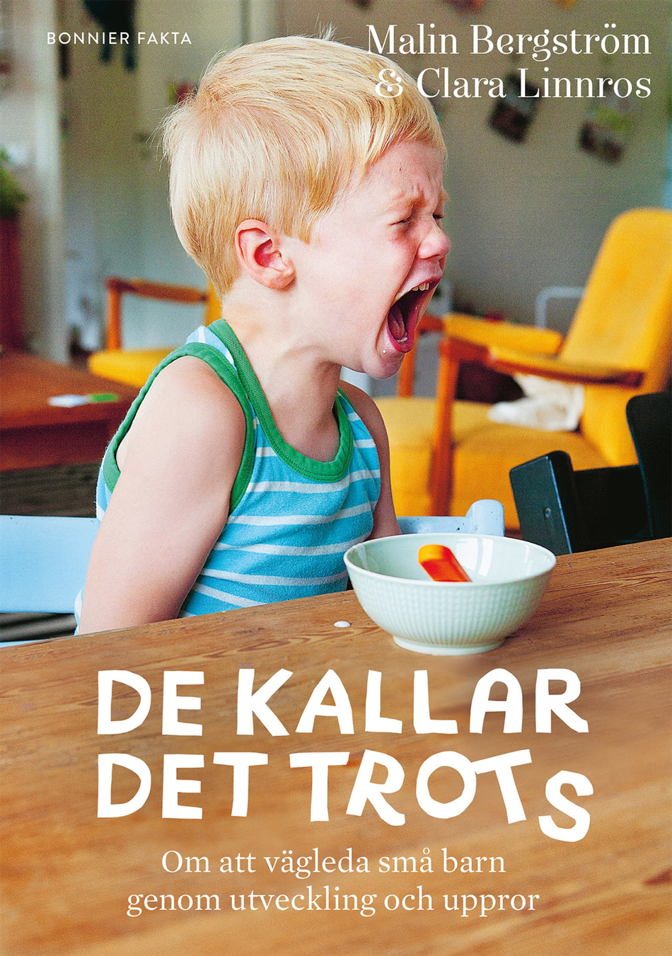 Valokuva kirjasta Malin Bergström / Clara Linnros De kallar det trots : Om att vägleda små barn genom utveckling och uppror, kuuluu tuoteryhmään Ruots muu tieto.