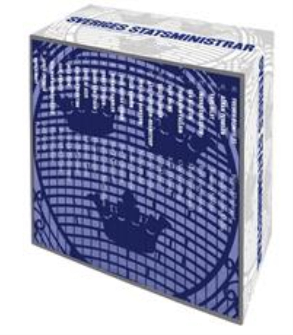 Valokuva kirjasta Per T Ohlsson / Rolf Alsing / Klas Eklund / Björn Elmbrant / Peter Esaiasson / Rolf Gustavsson / Lotta Gröning / Lars Ilshammar / Anders Johnson / Leif Lewin / Tommy Möller / Annika Ström Melin / Olle Svenning / Mats Svegfors / Per Svensson / Eva Helen Ulvros / Gunnar Wetterberg / Johannes Åman Sveriges statsministrar under 100 år. Samlingsutgåva, kuuluu tuoteryhmään Ruots muu tieto.