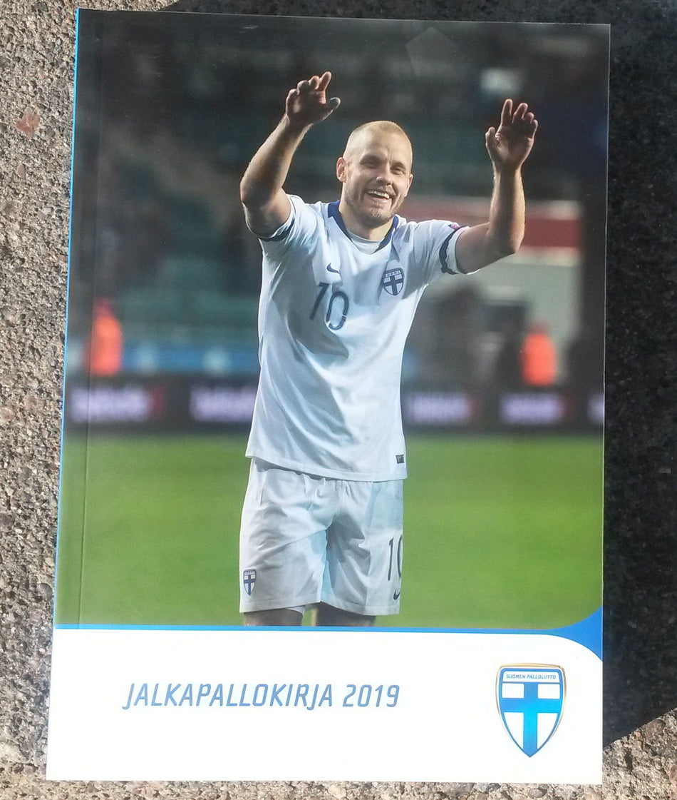 Valokuva kirjasta  Jalkapallokirja 2019, kuuluu tuoteryhmään Urheilu harrasteet.